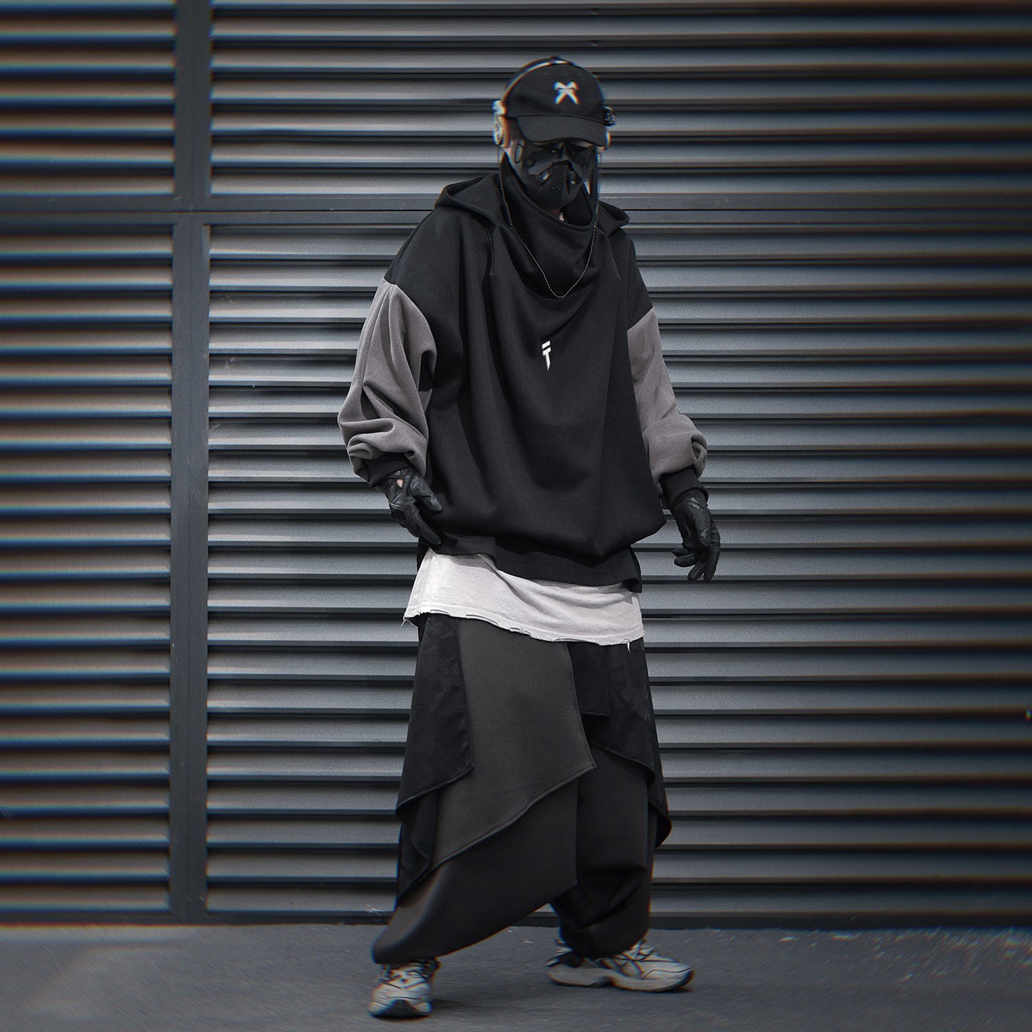 HiH51 Black T-Tech Hoodie